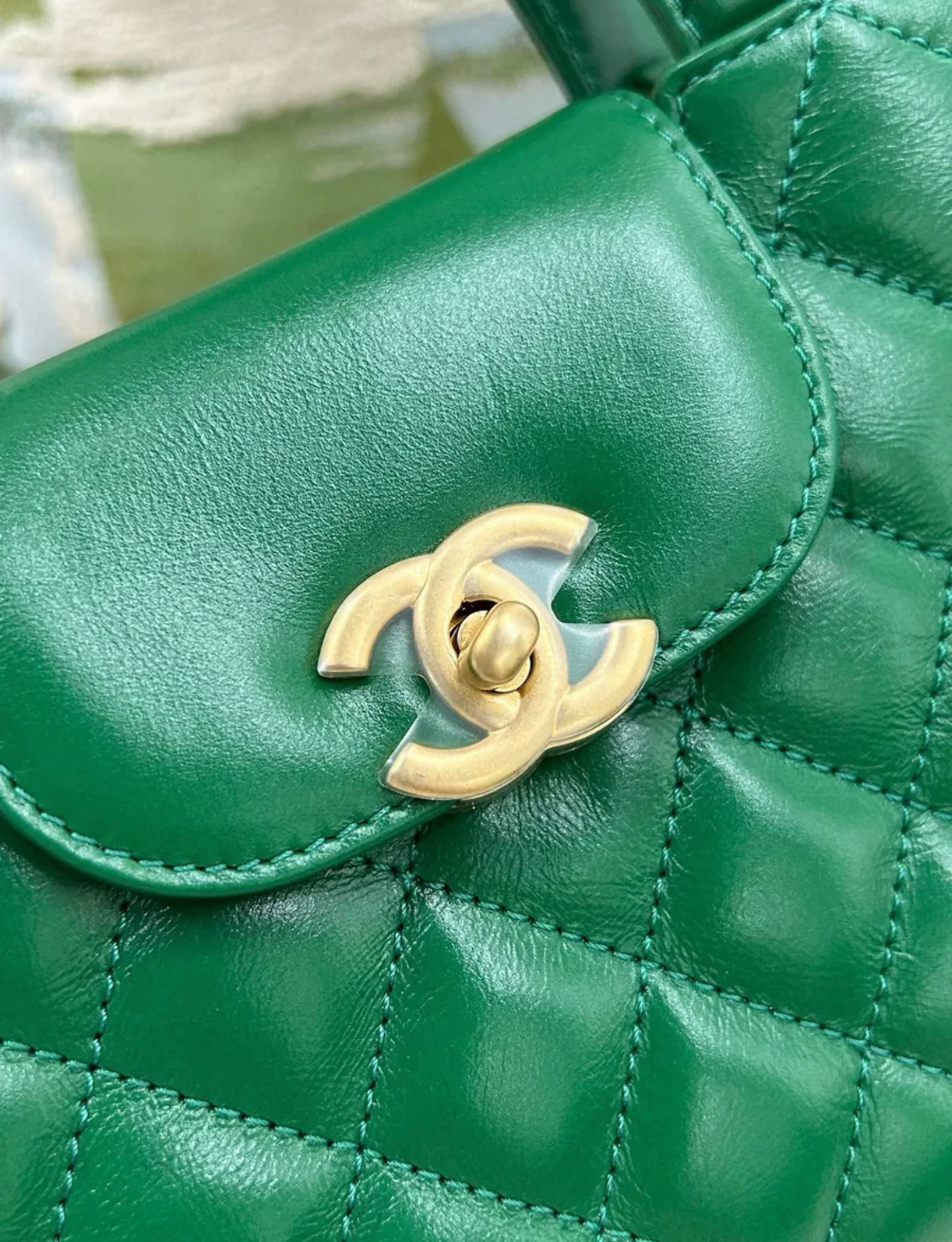 CHANEL 24A Green Kelly Bag Gold hardware - Image 4