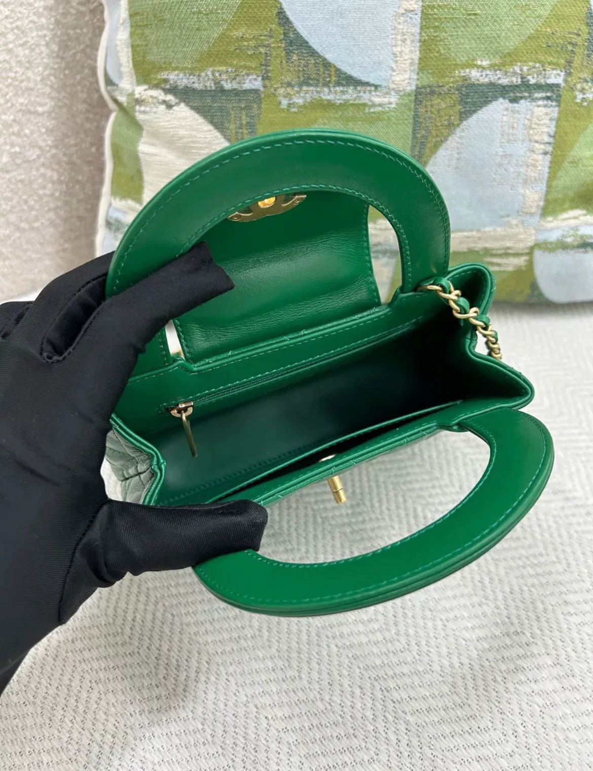 CHANEL 24A Green Kelly Bag Gold hardware - Image 5