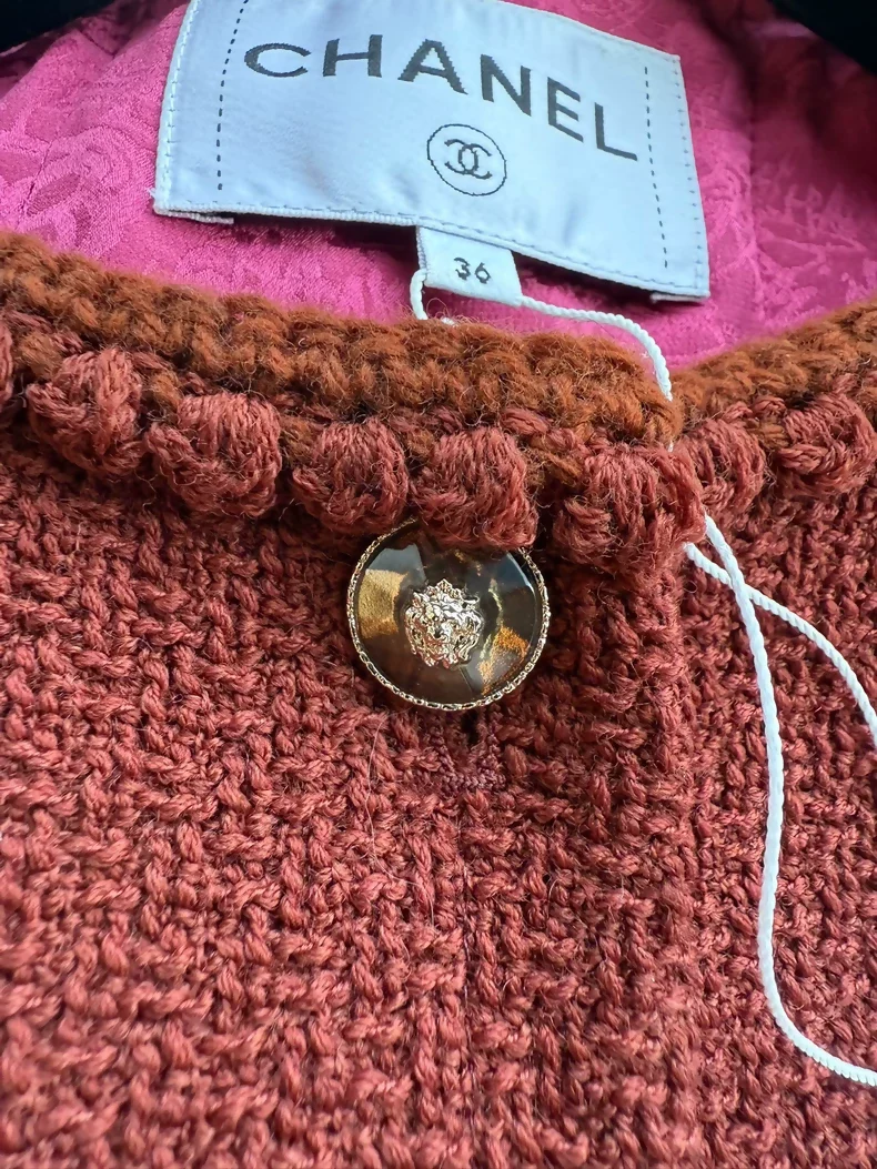 Chanel 24A burgundy tweed vest - Image 3