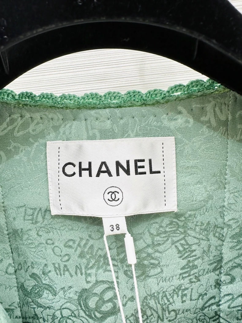 Chanel 24A green tweed jacket and skirt set - Image 2