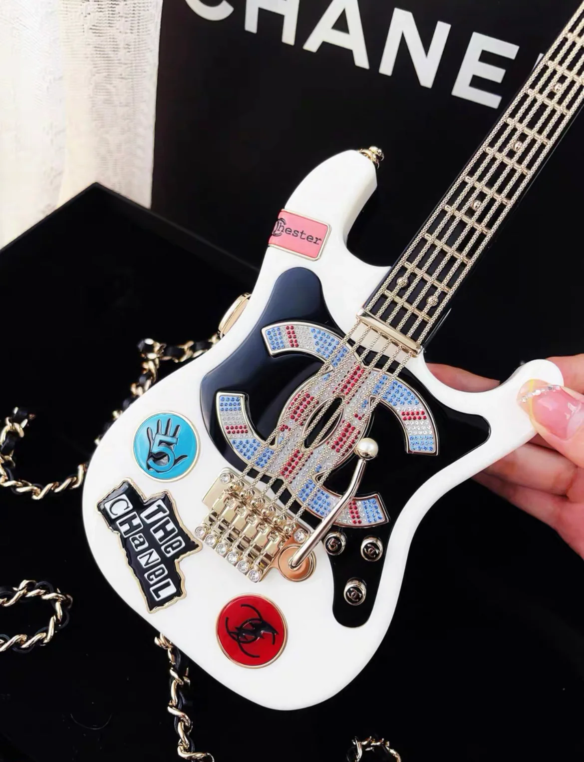 CHANEL 24A METIERS d'ART COLLECTIBLE GUITAR MINAUDIERE CLUTCH BAG - Image 5