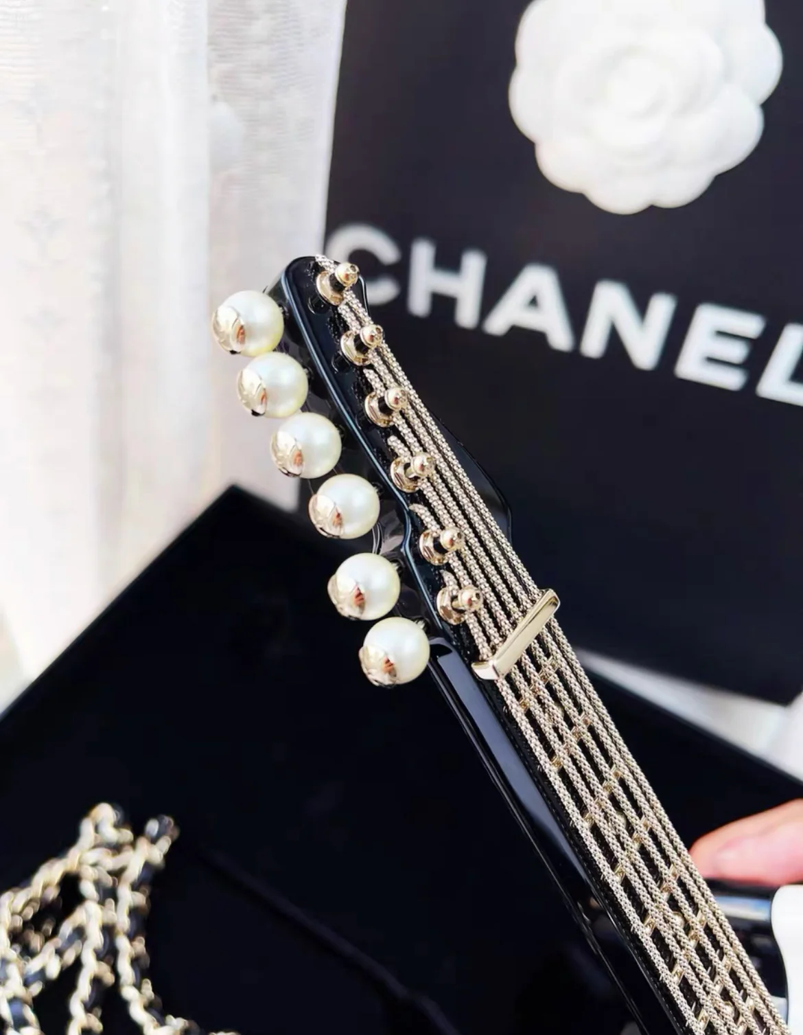 CHANEL 24A METIERS d'ART COLLECTIBLE GUITAR MINAUDIERE CLUTCH BAG - Image 6