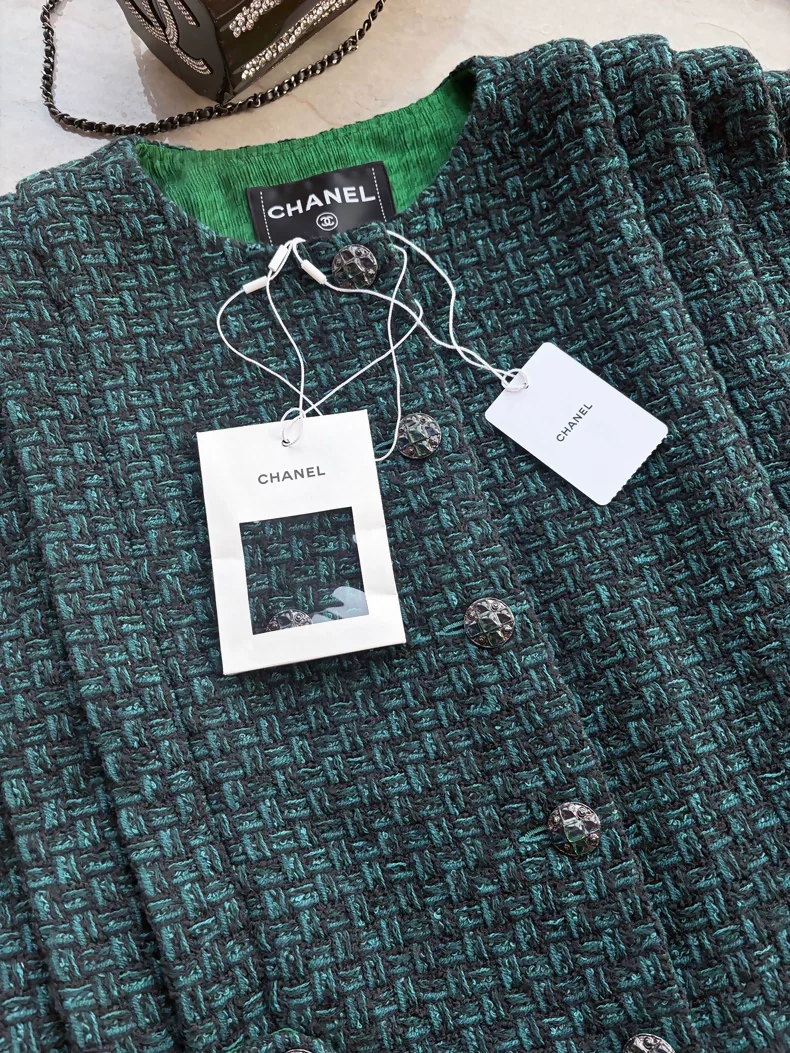 Chanel 24A green Tweed Vest - Image 3