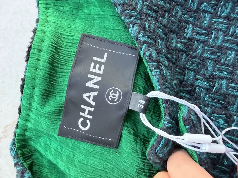 Chanel 24A green Tweed Vest - Image 9