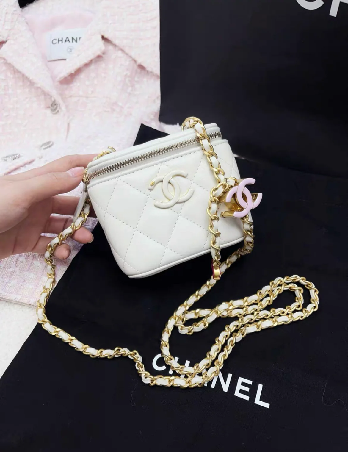 Chanel 24A Pink Enamel Double C white leather Gold chain Vanity Case Bag - Image 3
