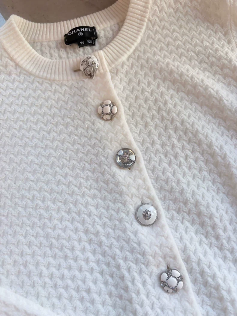 Chanel 24A white cashmere cardigan with charms buttons - Image 2