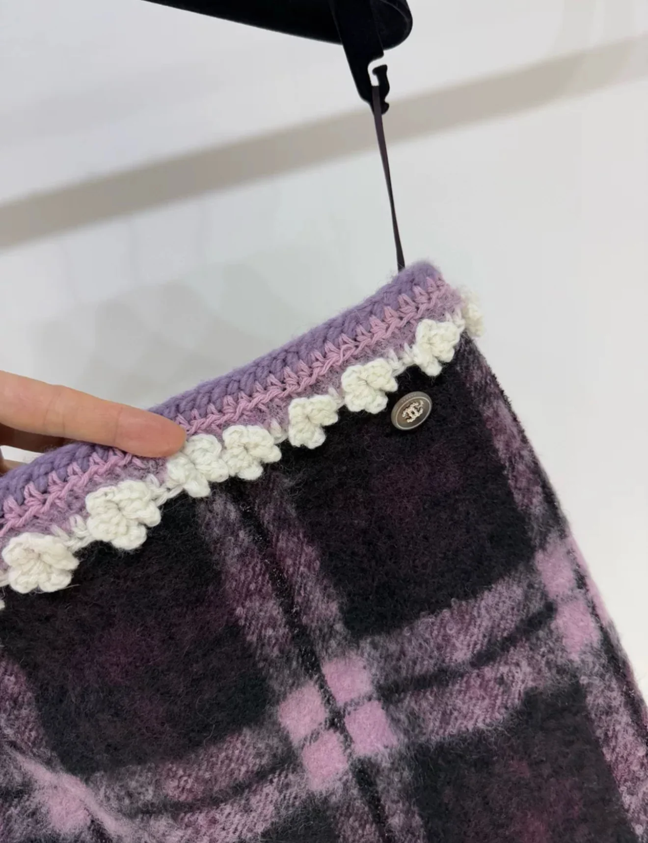 Chanel 24A pink & black wool skirt - Image 2