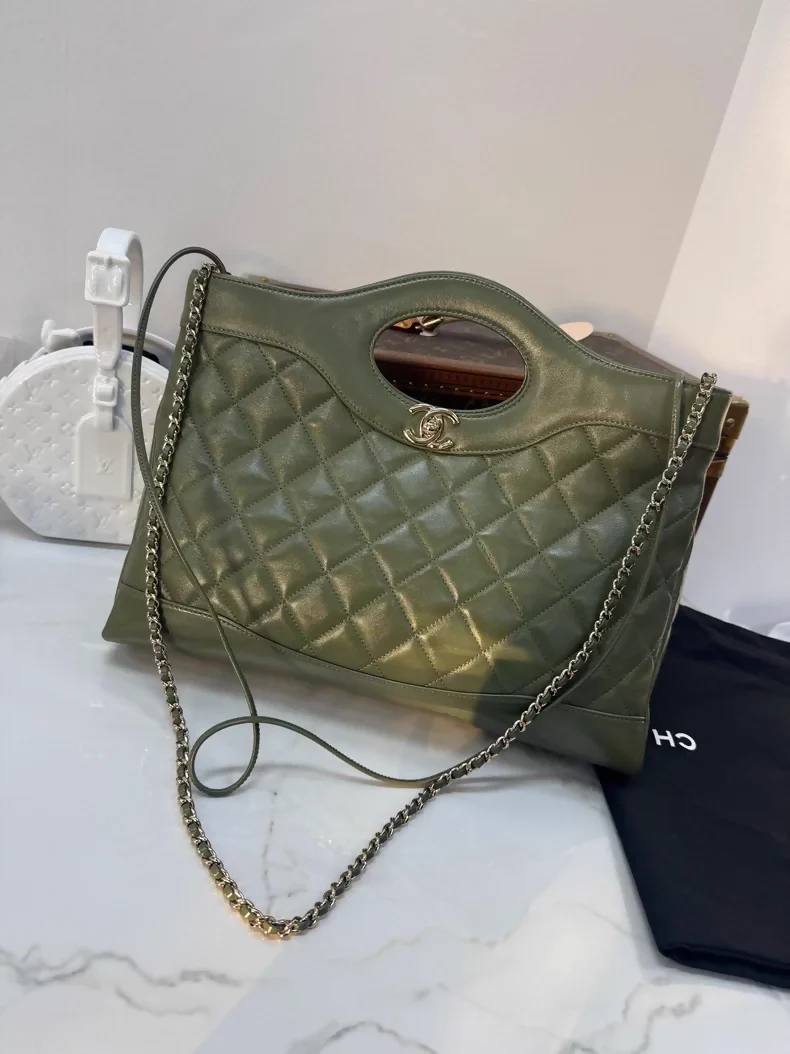 Chanel 24B 31 bag (36*30*9 cm, medium size - Image 2