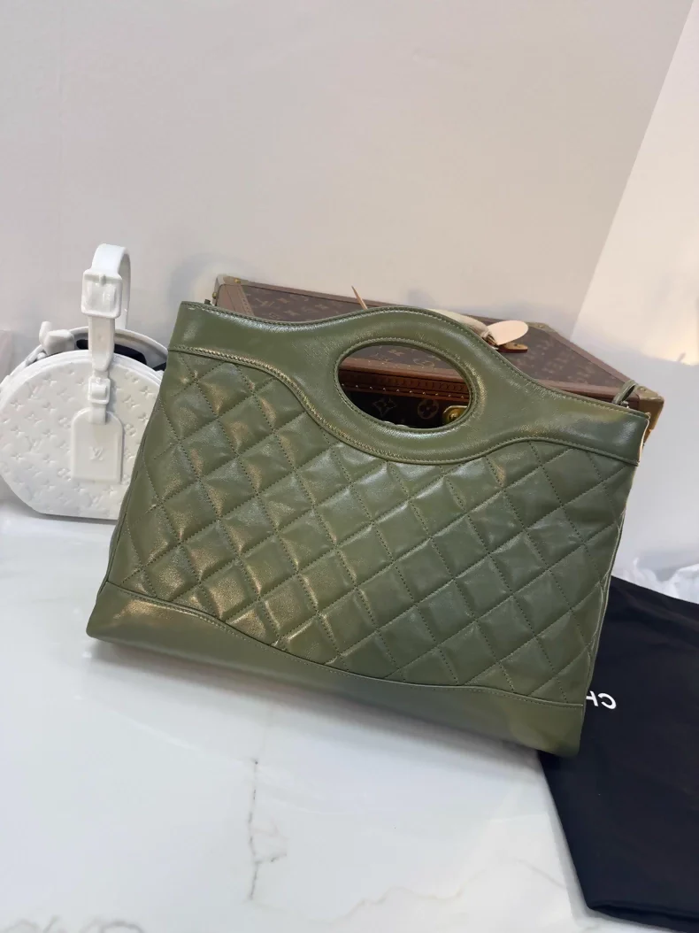 Chanel 24B 31 bag (36*30*9 cm, medium size - Image 3