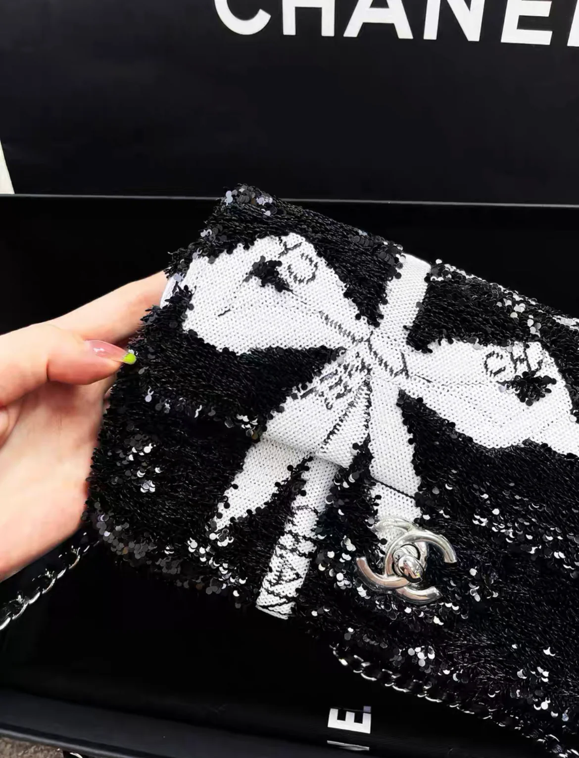 Chanel 24B black and white sequin bow silver hardware mini flap chain bag - Image 3