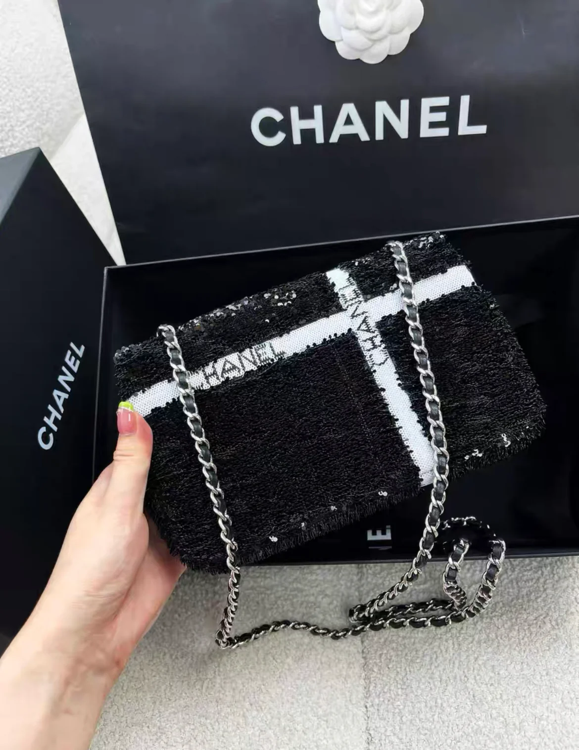 Chanel 24B black and white sequin bow silver hardware mini flap chain bag - Image 5