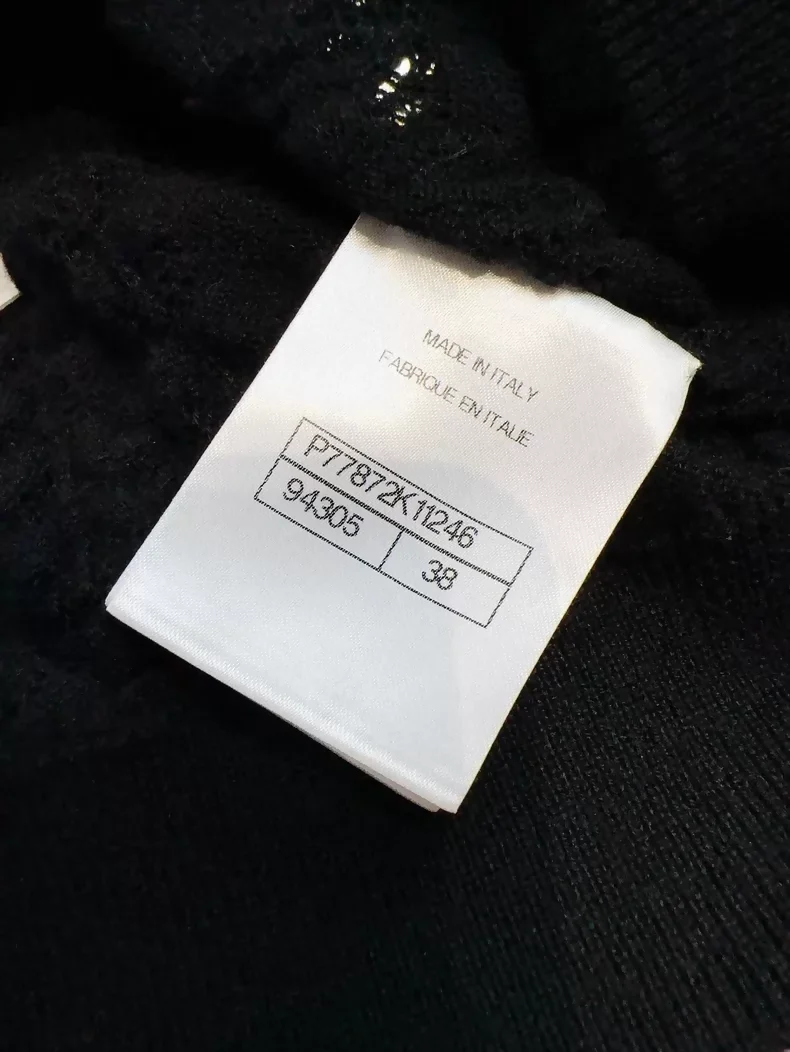 Chanel 24b black floral knit top with a large neckline - Image 7
