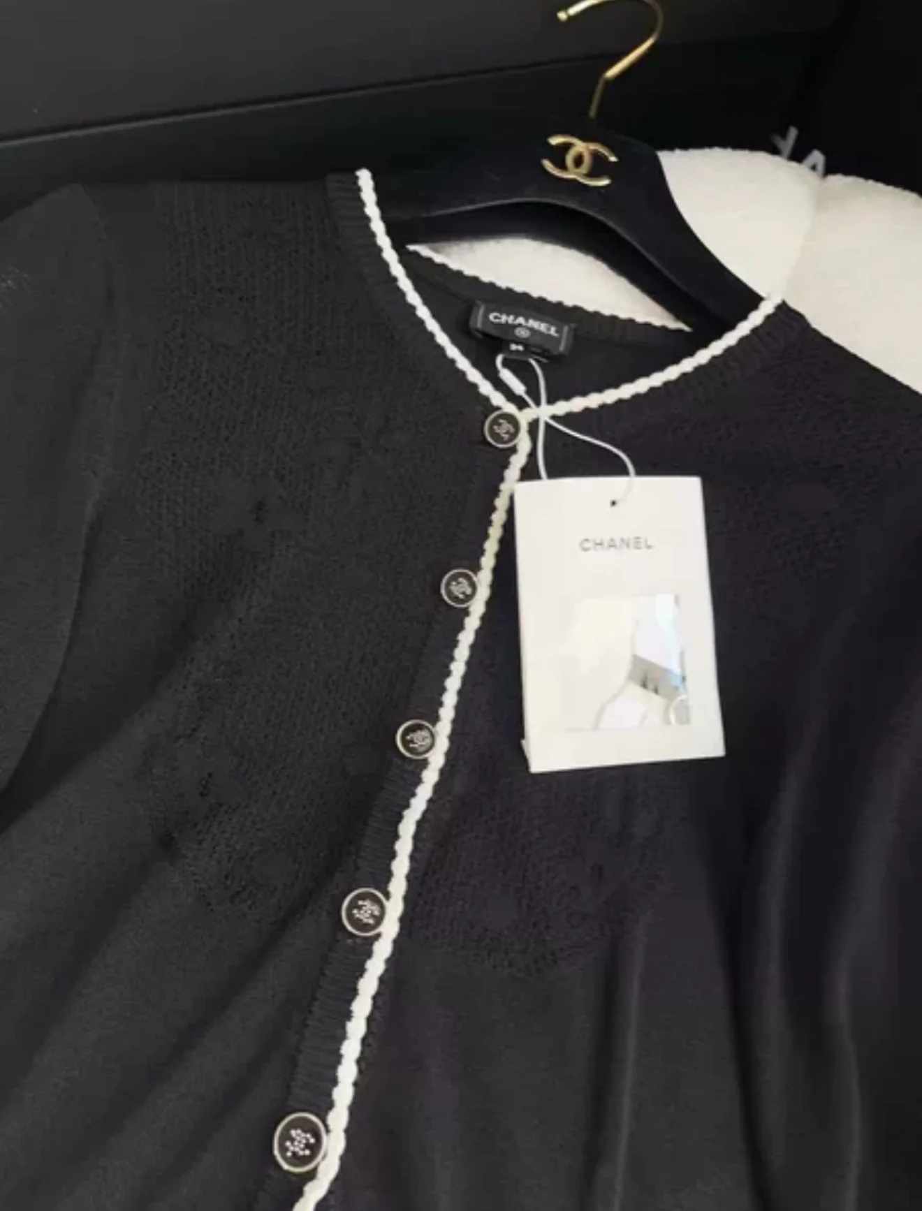 Chanel 24B black knitted cardigan - Image 3