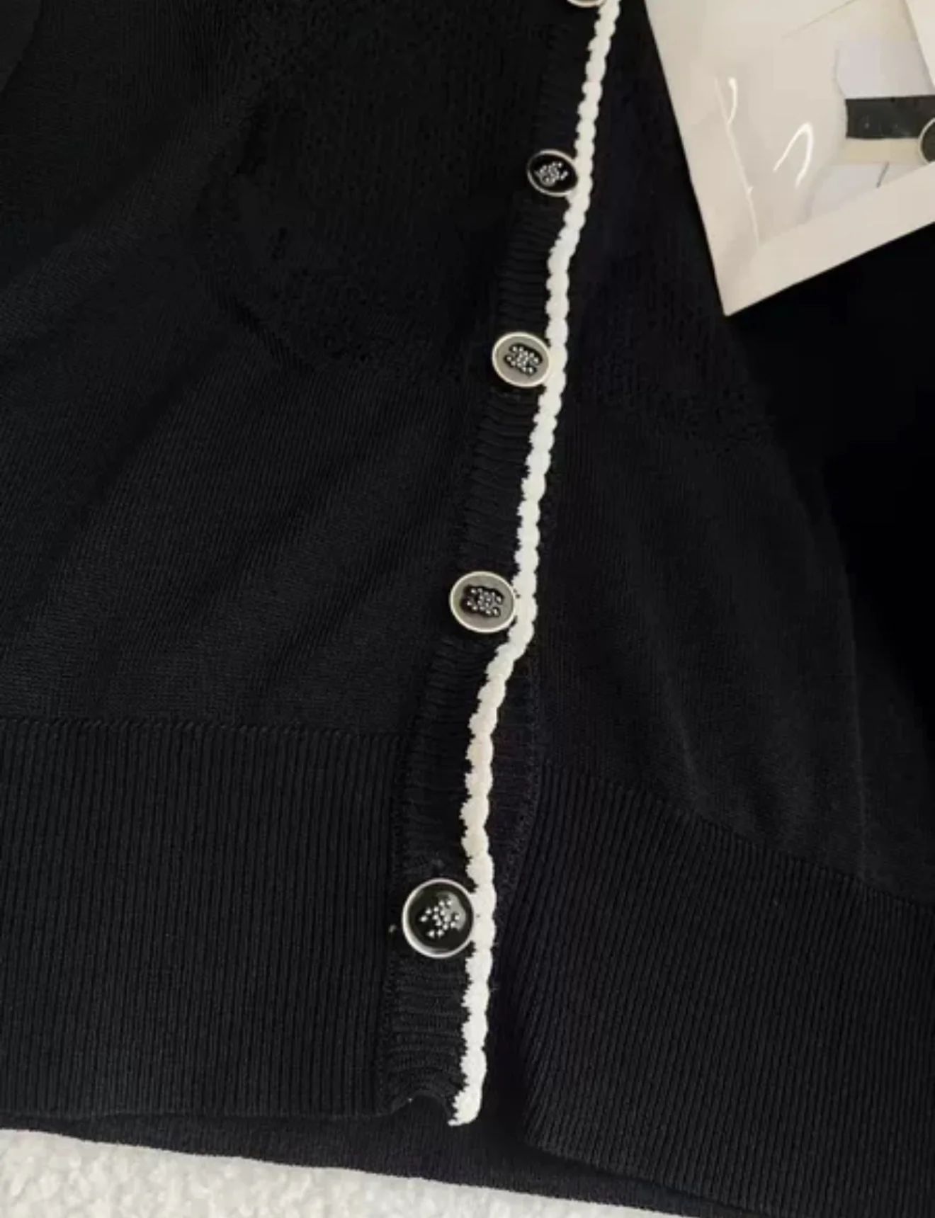 Chanel 24B black knitted cardigan - Image 4