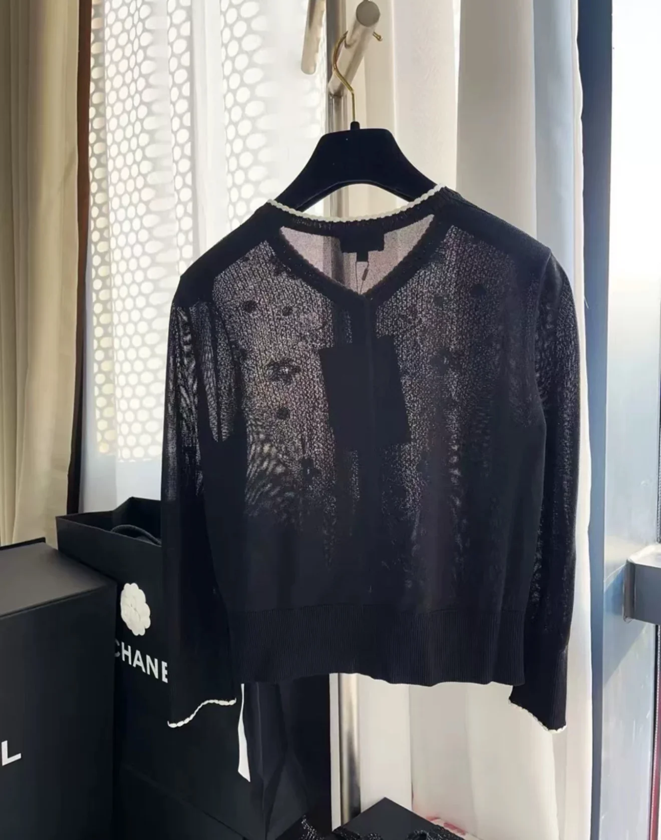 Chanel 24B black knitted cardigan - Image 5