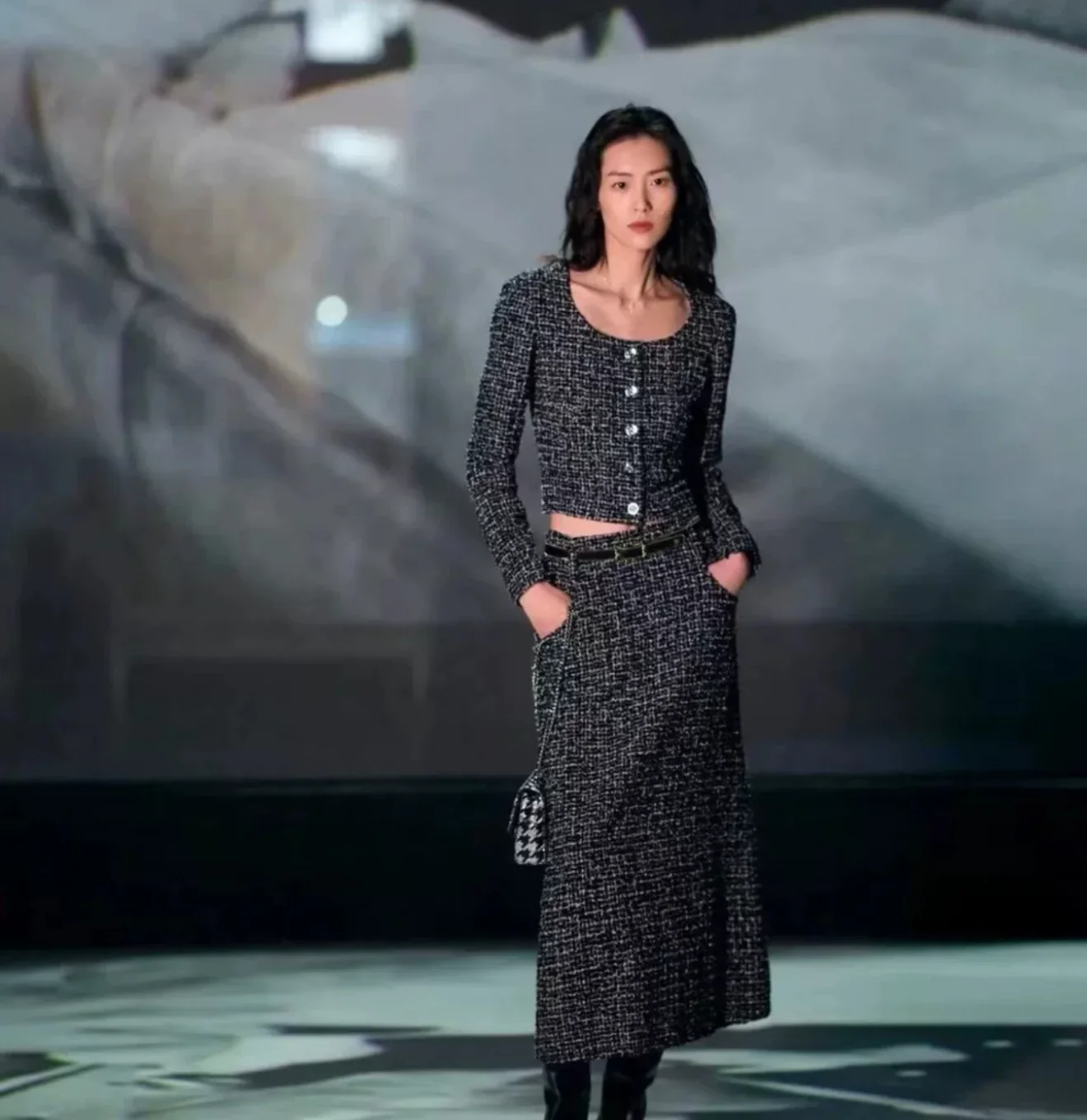 Chanel 24B Black tweed jacket - Image 5