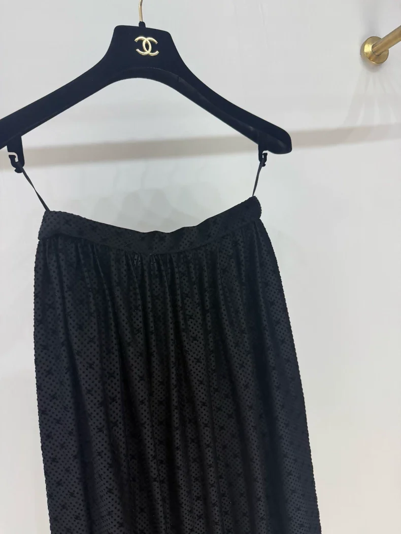 Chanel 24B black velvet CC skirt - Image 2