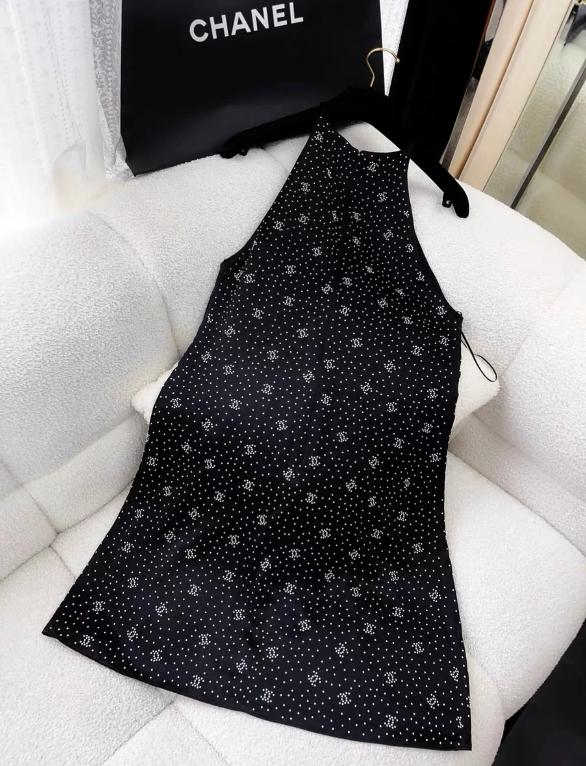 Chanel 24B Dress Satin Silk & Imitation pearls in Black & white size 34 - Image 4