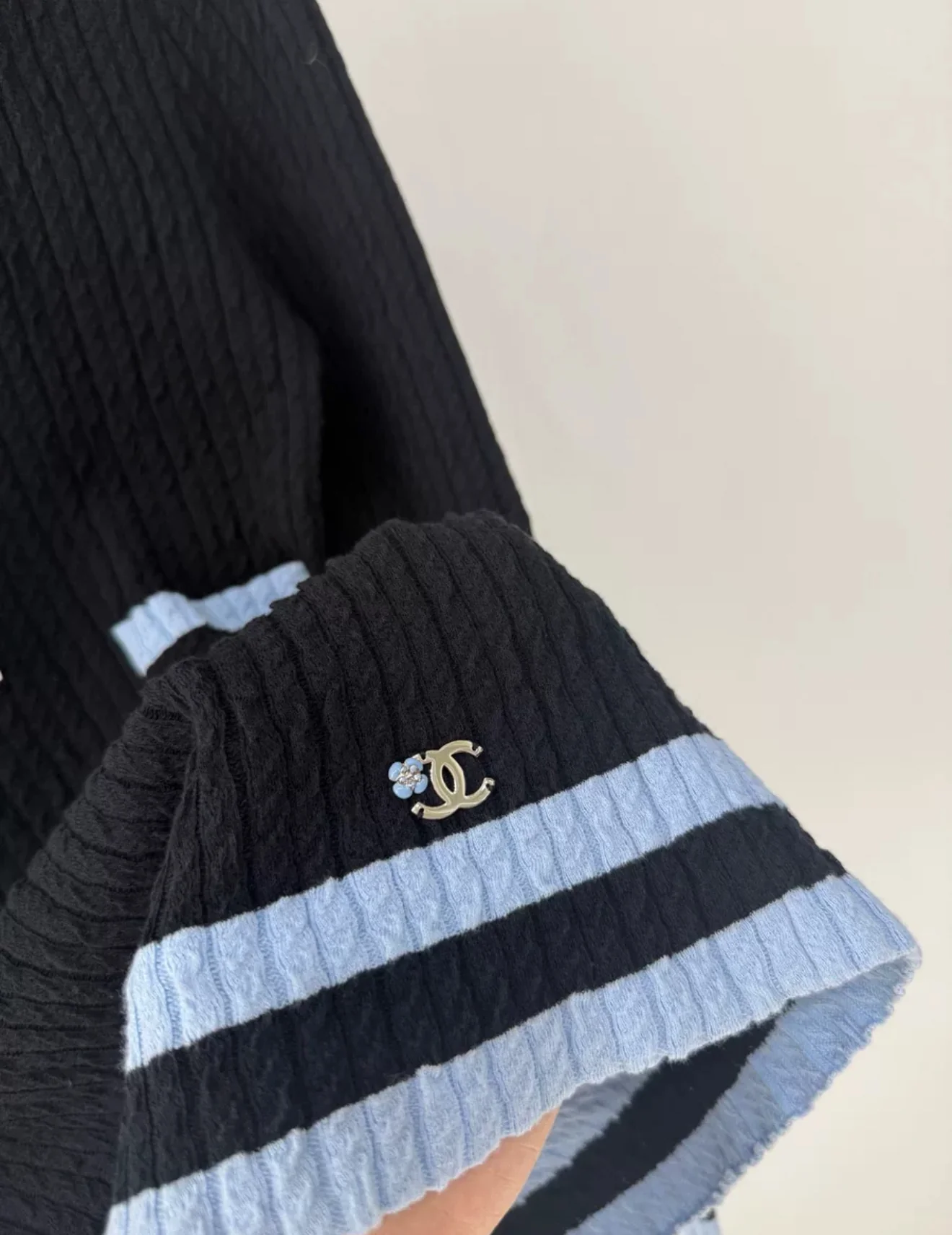 Chanel 24B blue & black sweater - Image 3