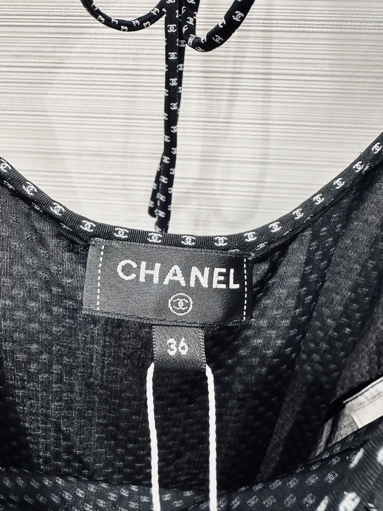 Chanel 24b top with ruffles and double C logo - Image 3