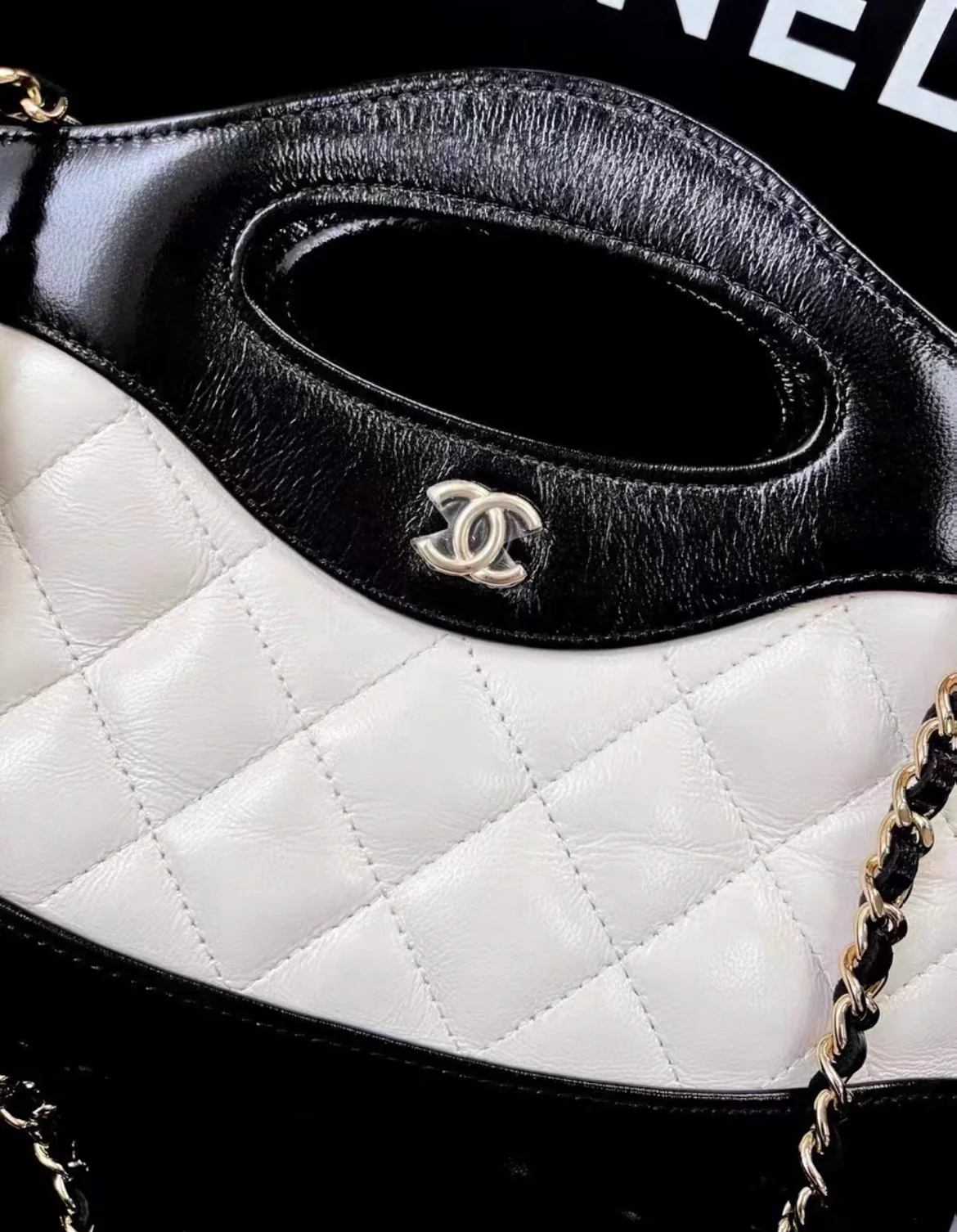 CHANEL 24B NANO 31 BAG PATENT BLACK/WHITE LGHW (MICROCHIP) - Image 2