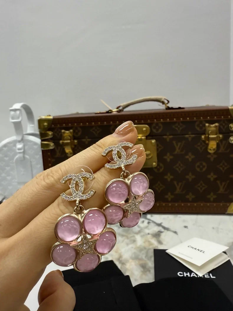 Chanel 24B Pink Glass Flower Double C Earrings - Image 3