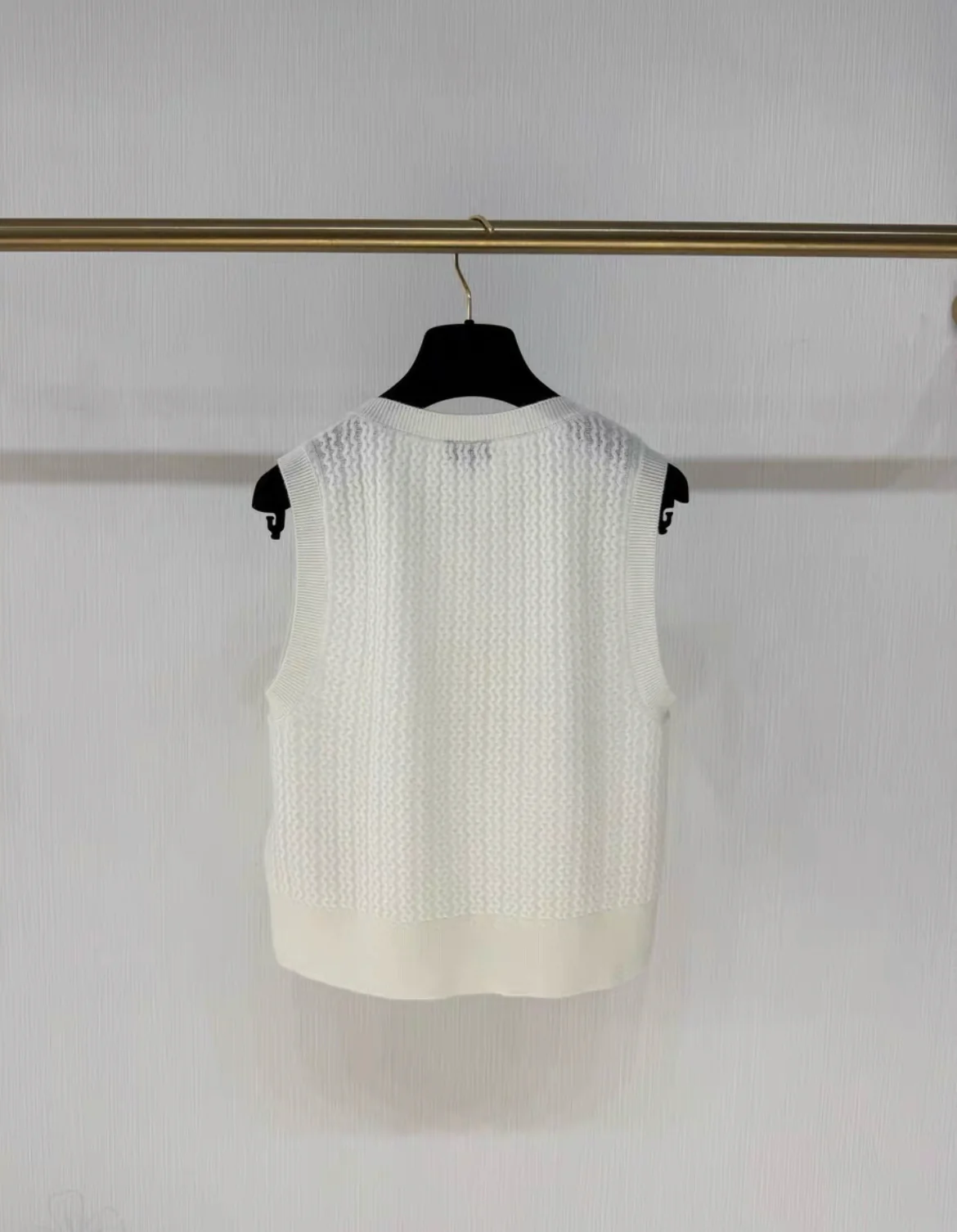 Chanel 24B white cashmere top size 36 - Image 4