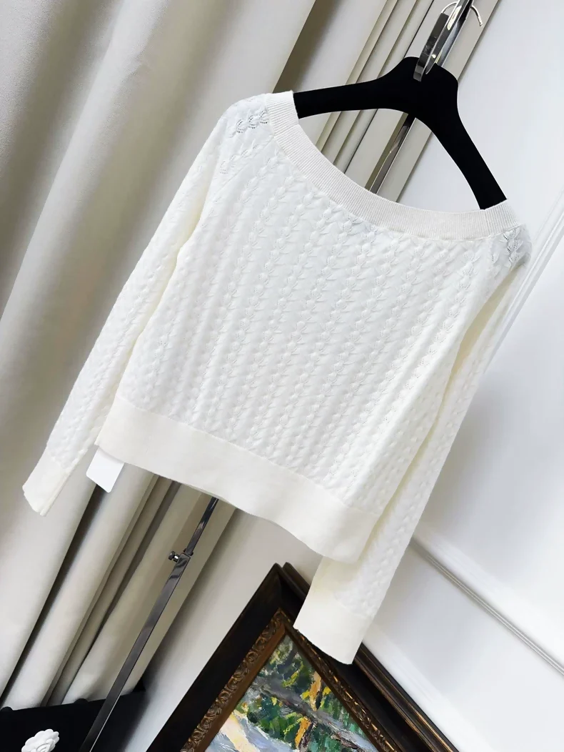 Chanel 24B white cashmere sweater - Image 2