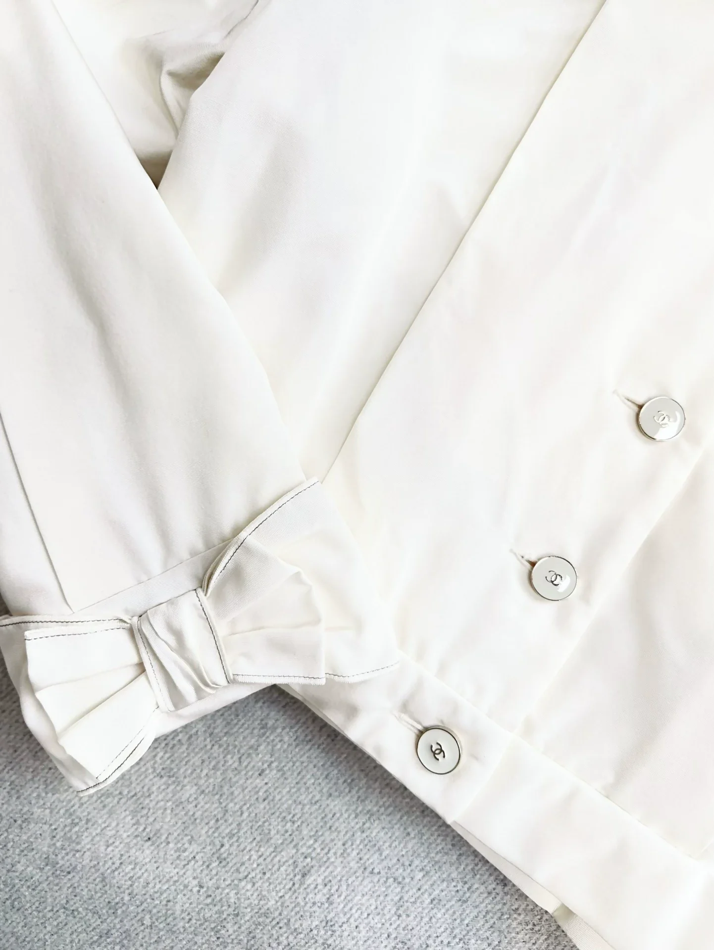 Chanel 24B ecru jacket - Image 3