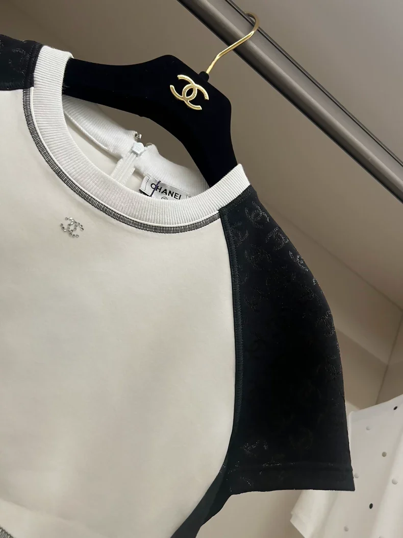 Chanel 24C Black and White T-Shirt - Image 2