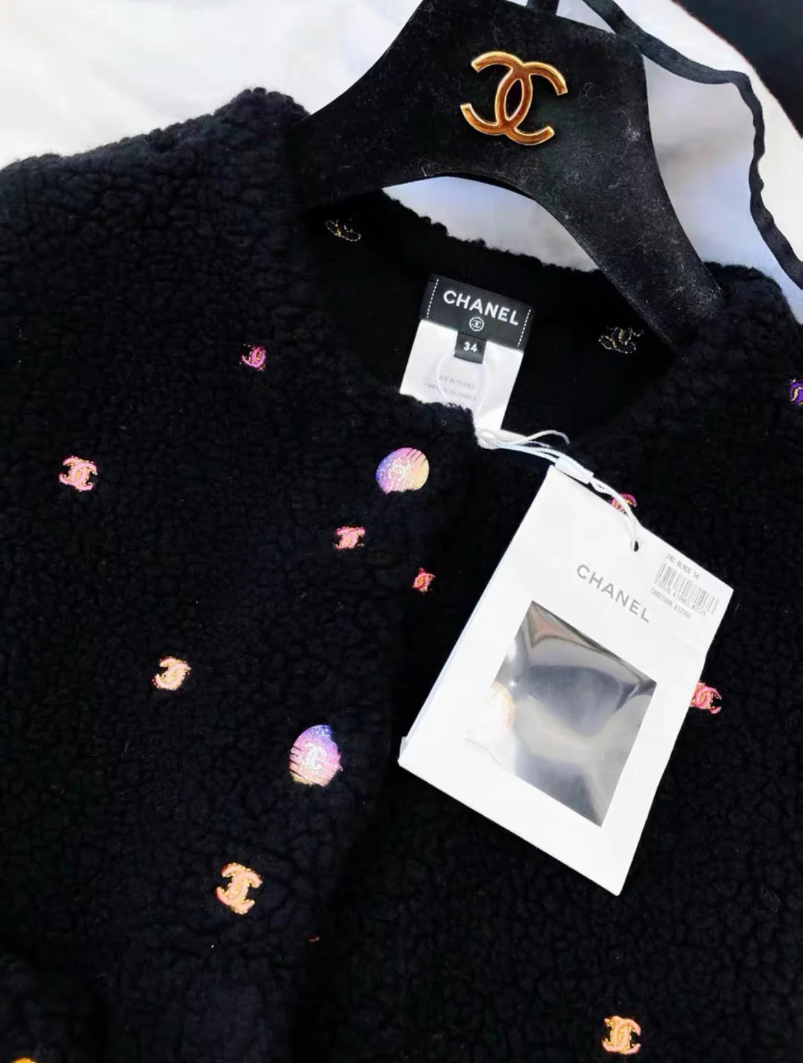 Chanel 24C cashmere jacket in black size 34 - Image 3