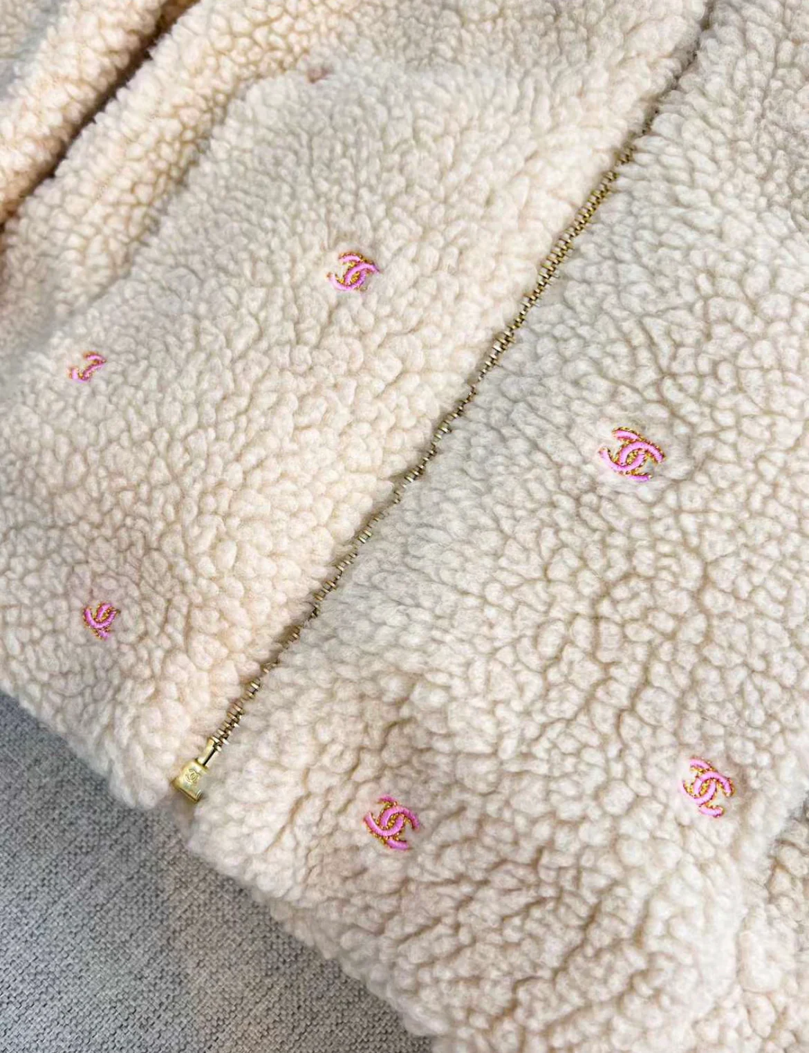 Chanel 24c cashmere jacket size 40 - Image 3