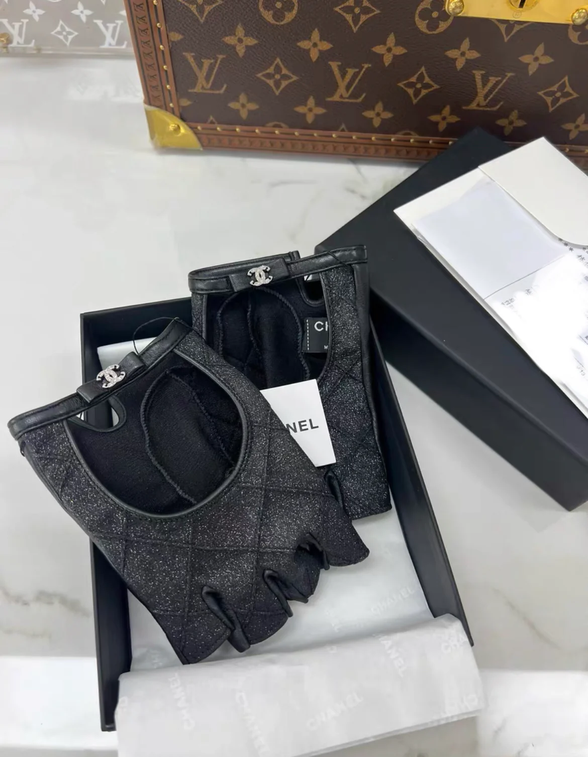 Chanel 24C CC gloves, brand new size 7.5, complete set with receipt - Image 6