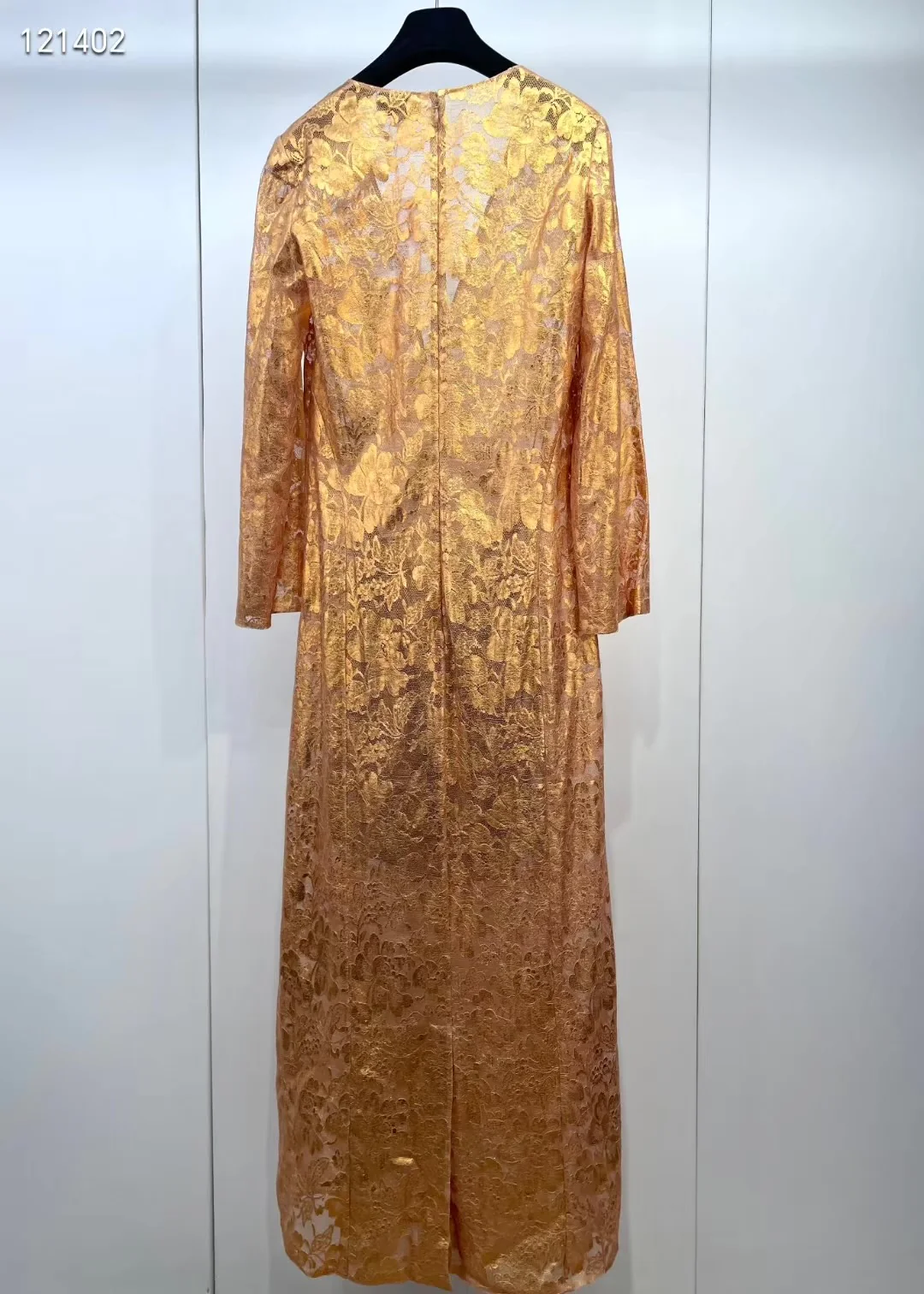 Chanel 24C Gold Lace V-Neck Dress - Image 4