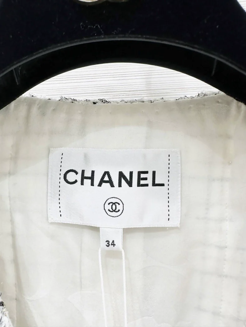 Chanel 24C jacket in black and white checkered tweed - Image 2
