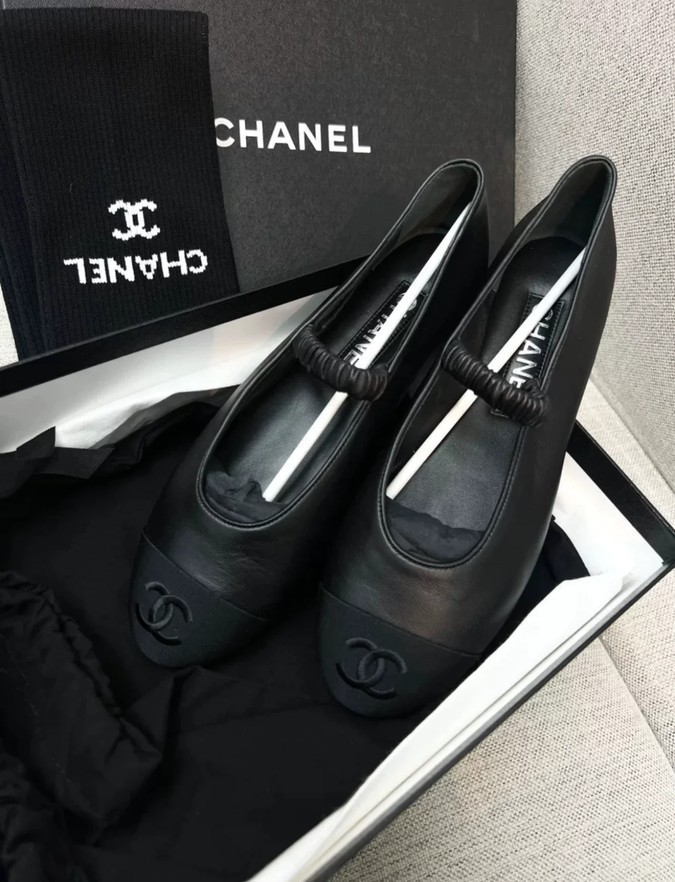Chanel 24c Mary Jane black leather ballet flats - Image 3