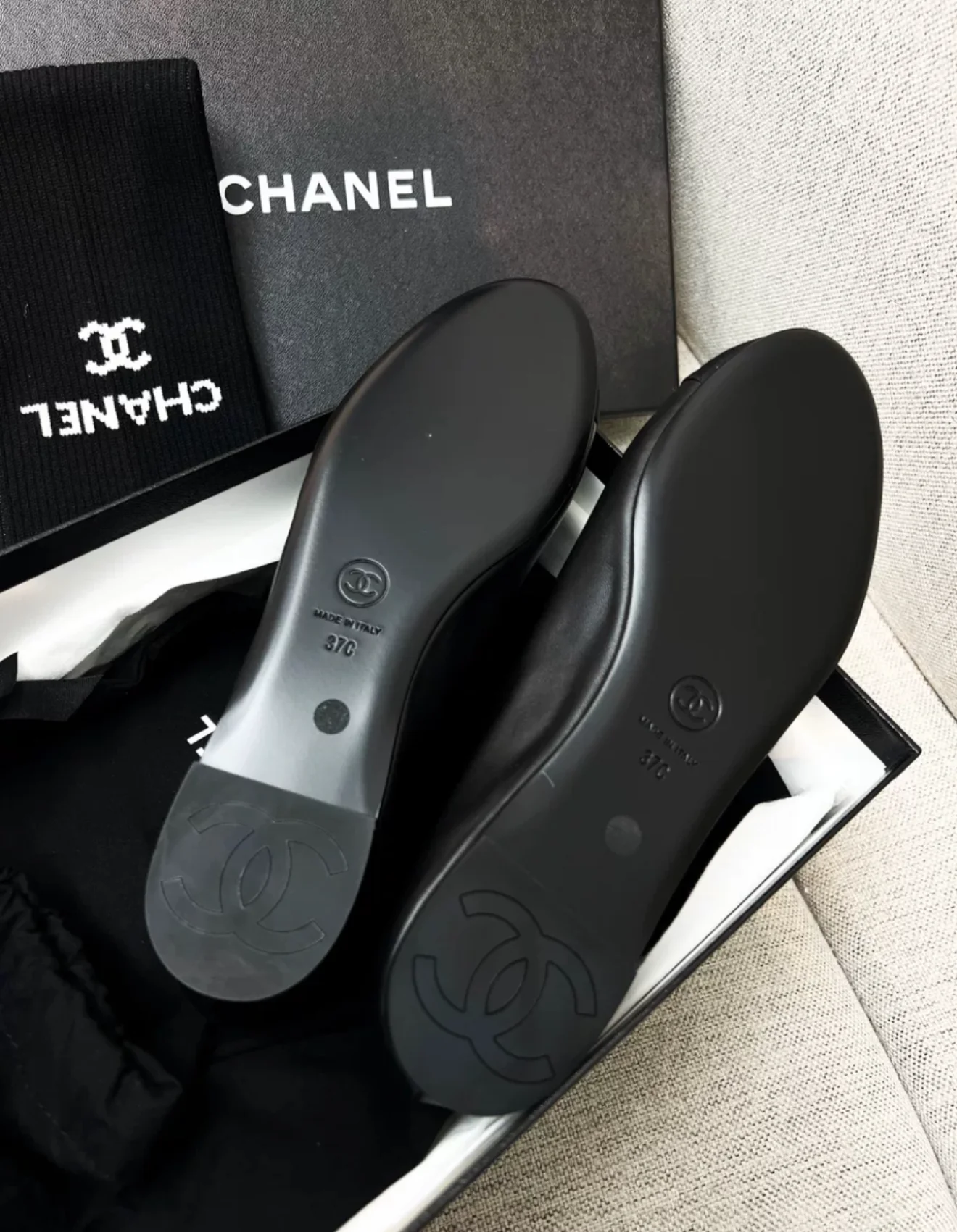 Chanel 24c Mary Jane black leather ballet flats - Image 4