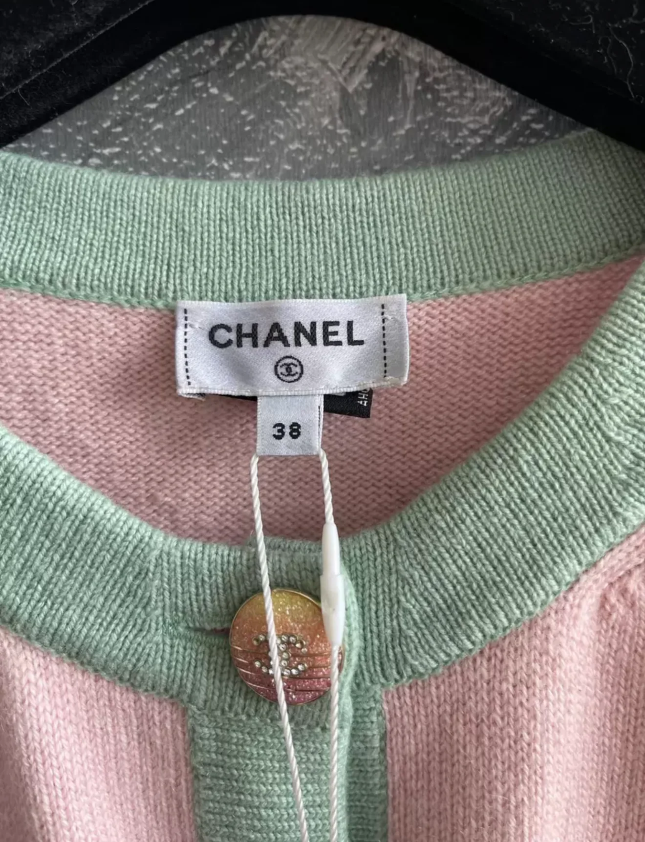 Chanel 24C pink cashmere cardigan - Image 2