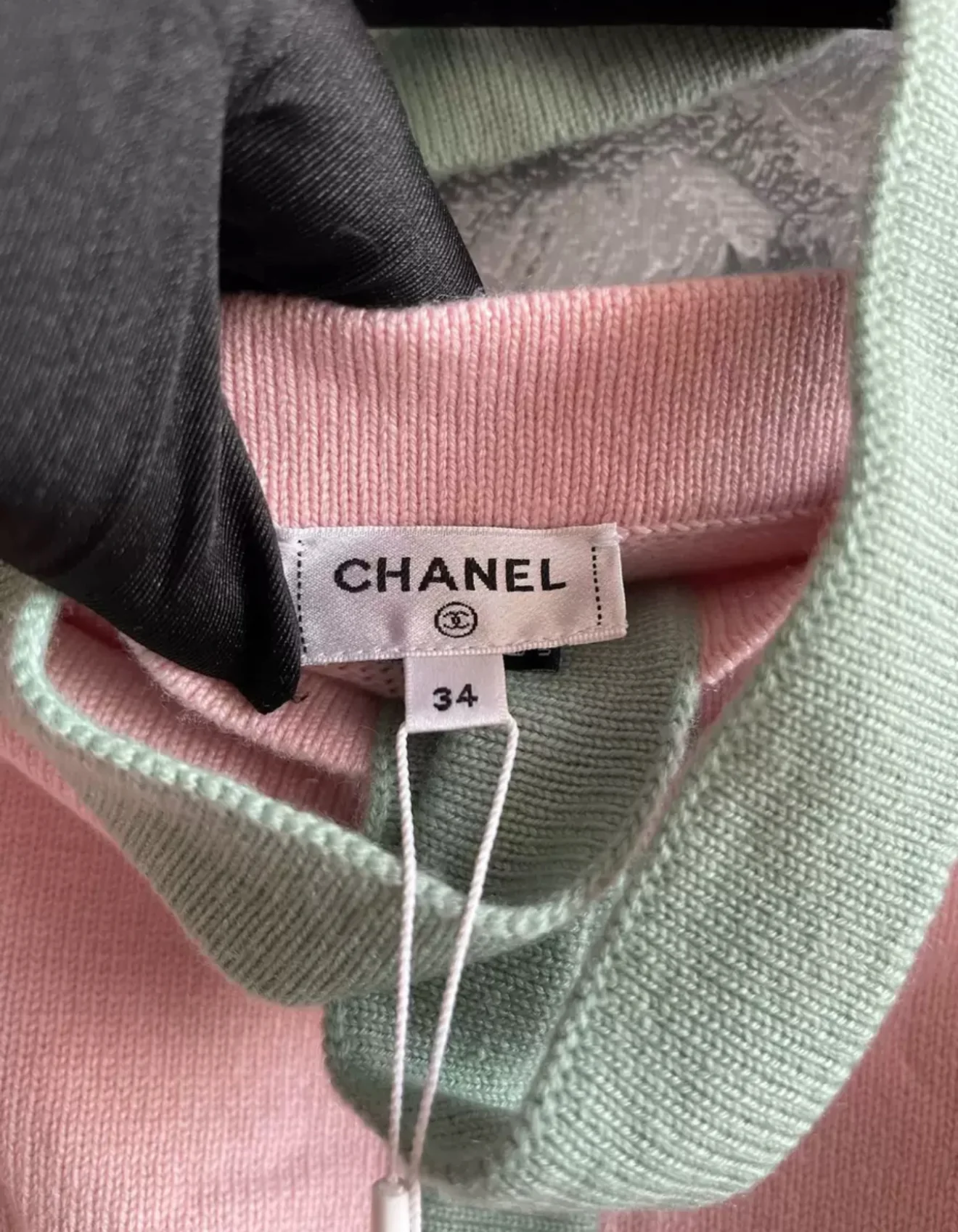 Chanel 24C pink cashmere top - Image 2