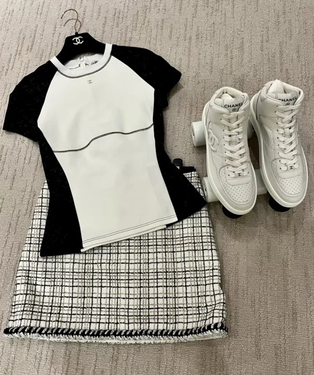 Chanel 24C Roller Skates - Image 7