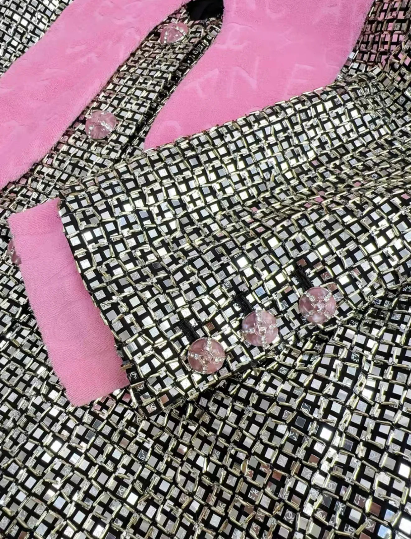 Chanel 24C sequin grey & pink jacket - Image 3