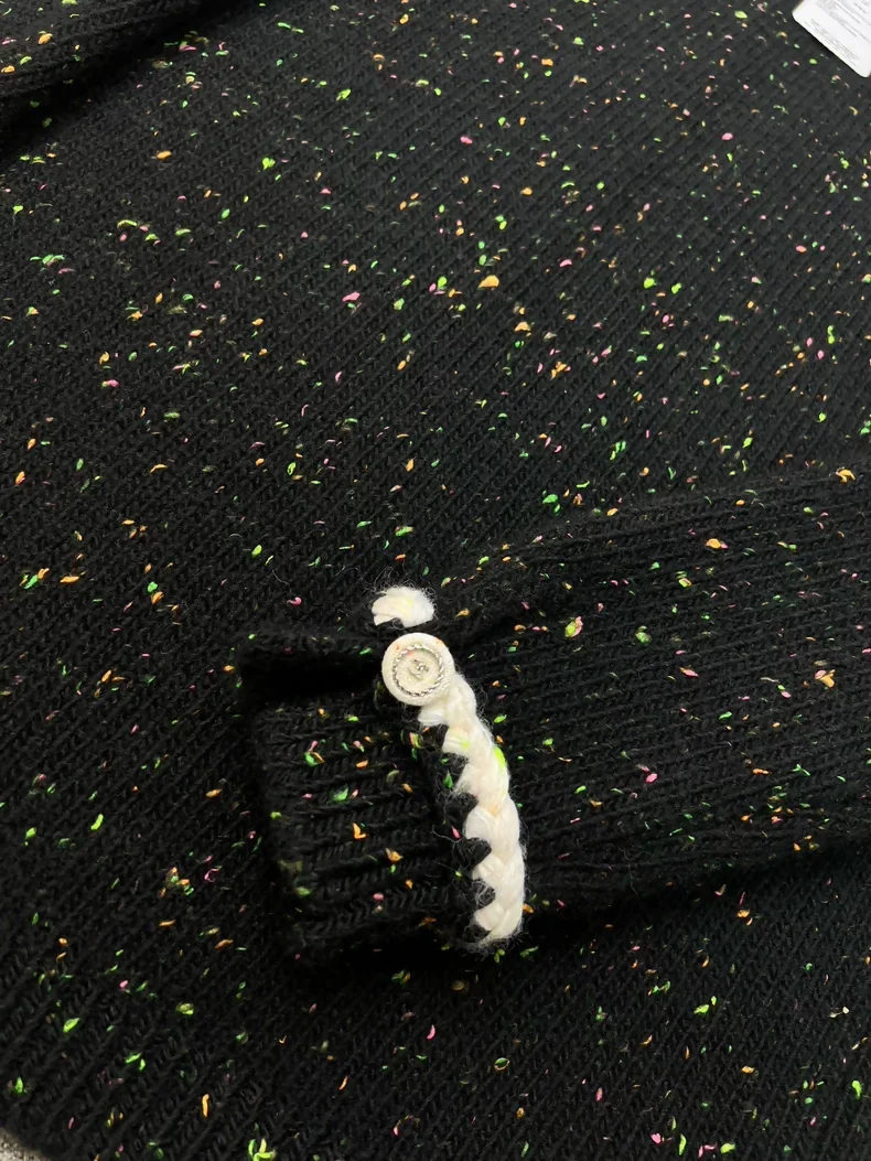 Chanel 24k black and multicolored top with white trim - Image 2