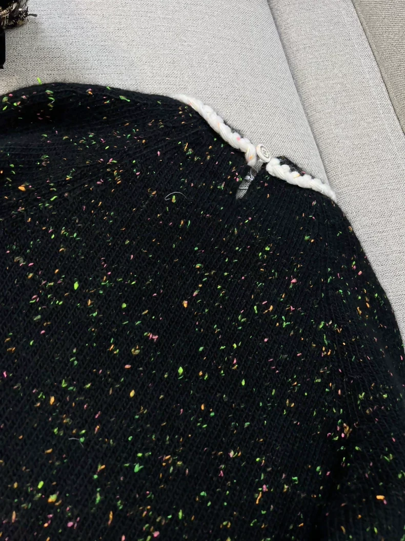 Chanel 24k black and multicolored top with white trim - Image 3