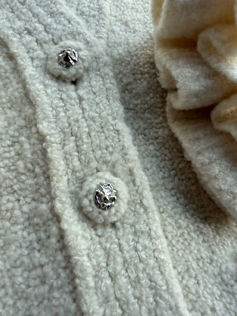 Chanel 24k ecru cardigan - Image 3