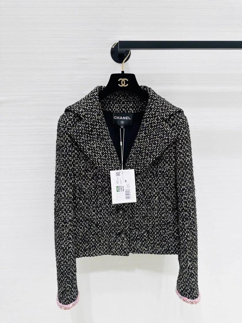 Chanel 24k black/gold tweed jacket