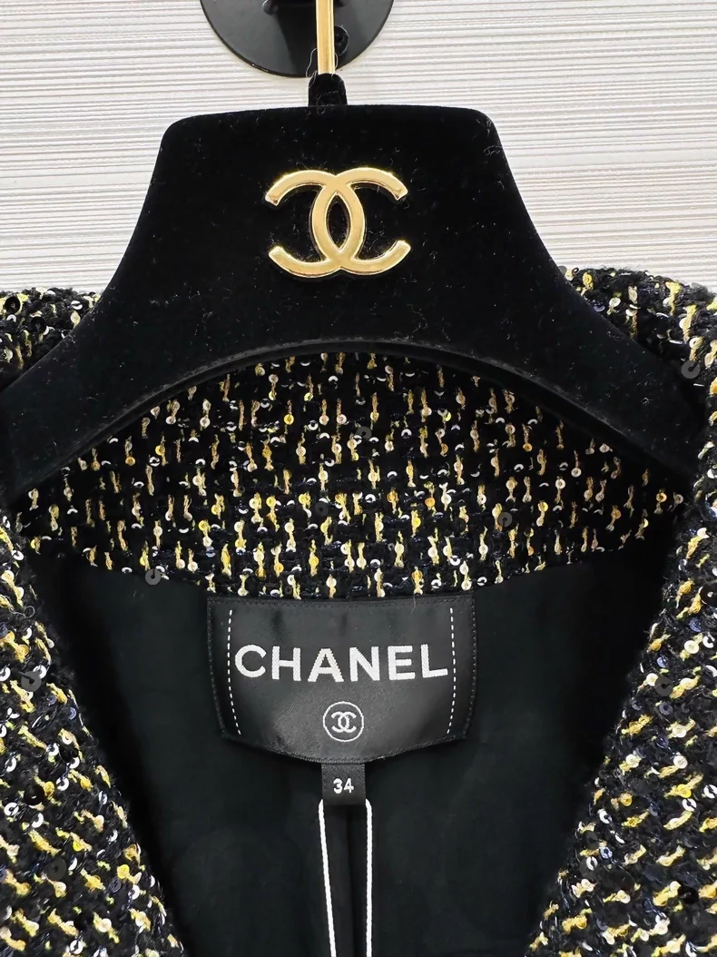 Chanel 24k black/gold tweed jacket - Image 3