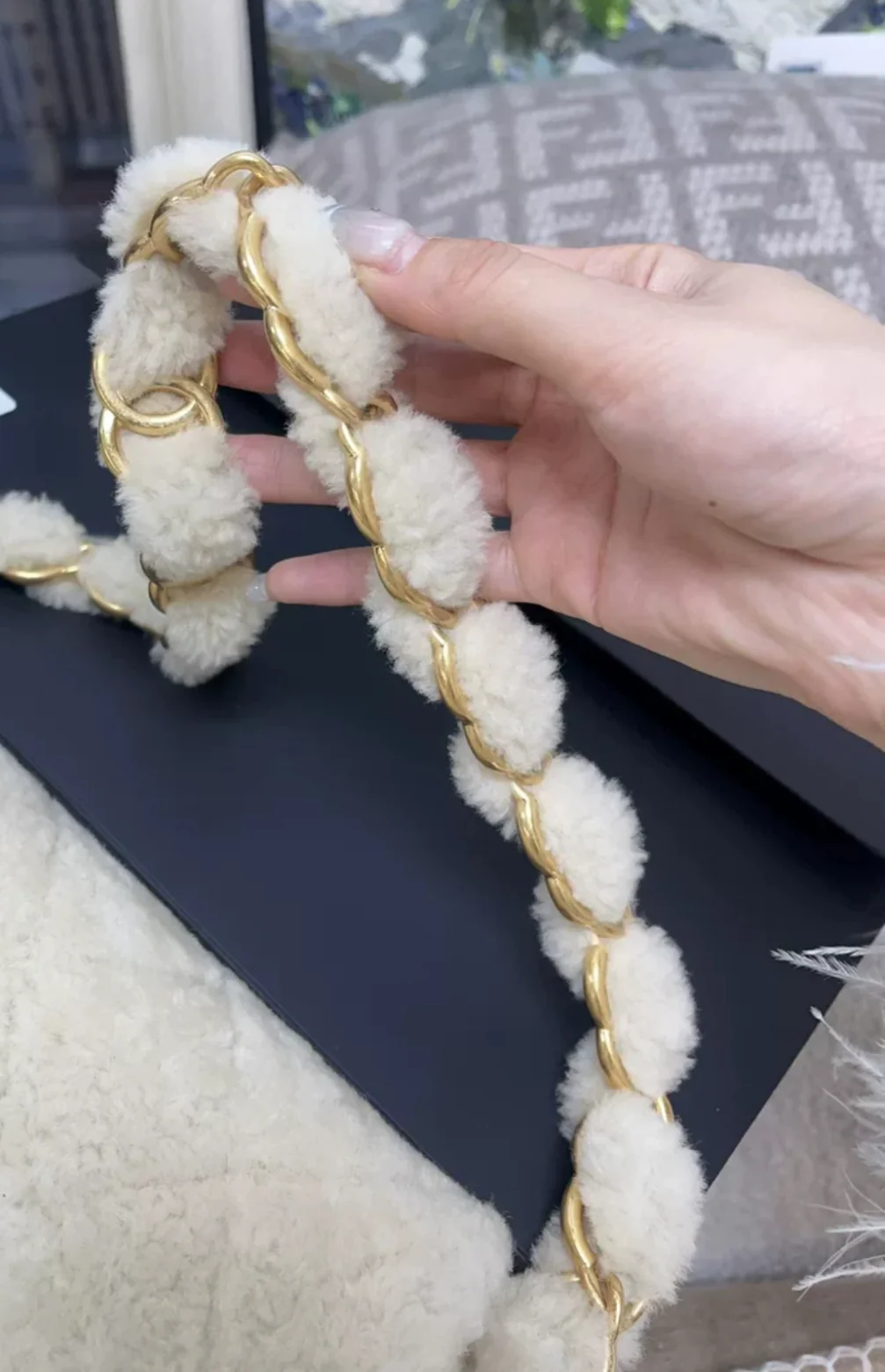 Chanel 24K off-white shearling chain flap bag with gold hardware - Image 3
