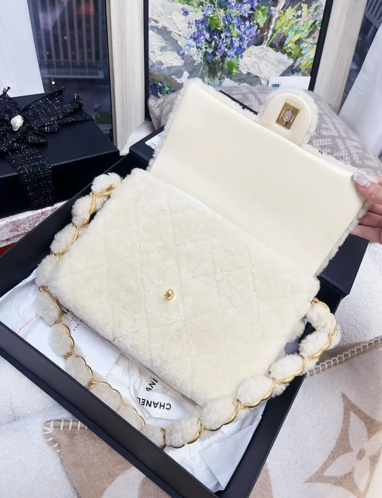 Chanel 24K off-white shearling chain flap bag with gold hardware - Image 6
