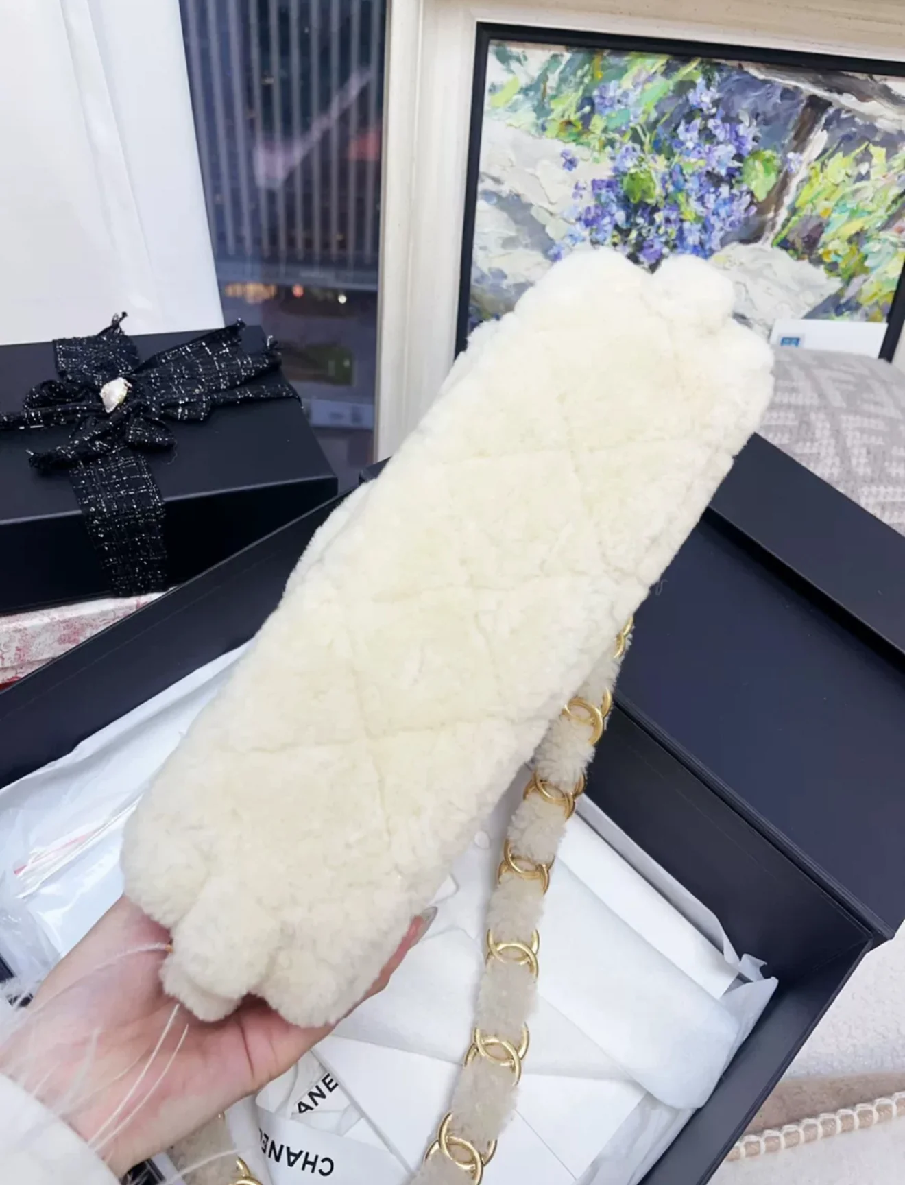 Chanel 24K off-white shearling chain flap bag with gold hardware - Image 7