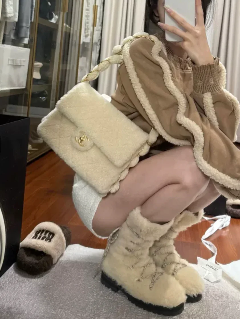 Chanel 24K off-white shearling chain flap bag with gold hardware - Image 8